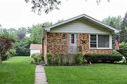 18340 Stewart Ave photo 1