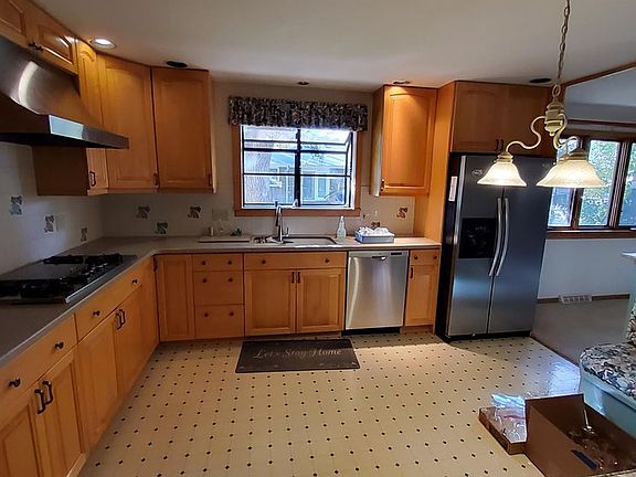 3rd image of 25 College Ct