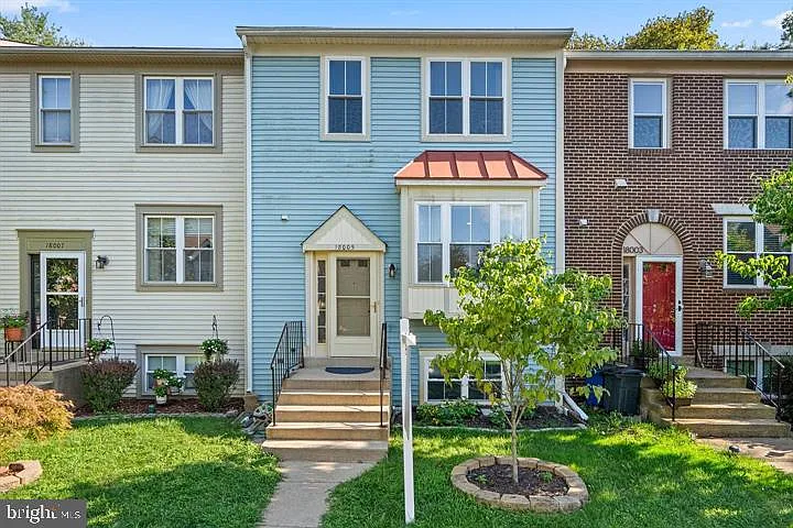 18005 Sunset Lake Ct — Photo 1