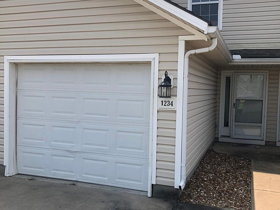 1st image of 1234 NW Phelps Dr