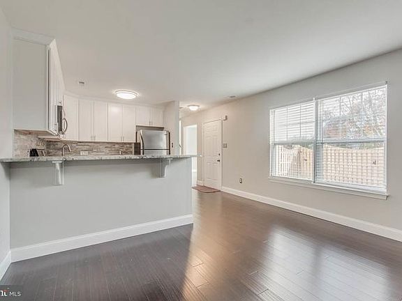 5th image of 35 Tarragon Ct #35