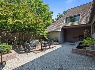 969 Bloomfield Wood, Bloomfield Hills, MI 48304