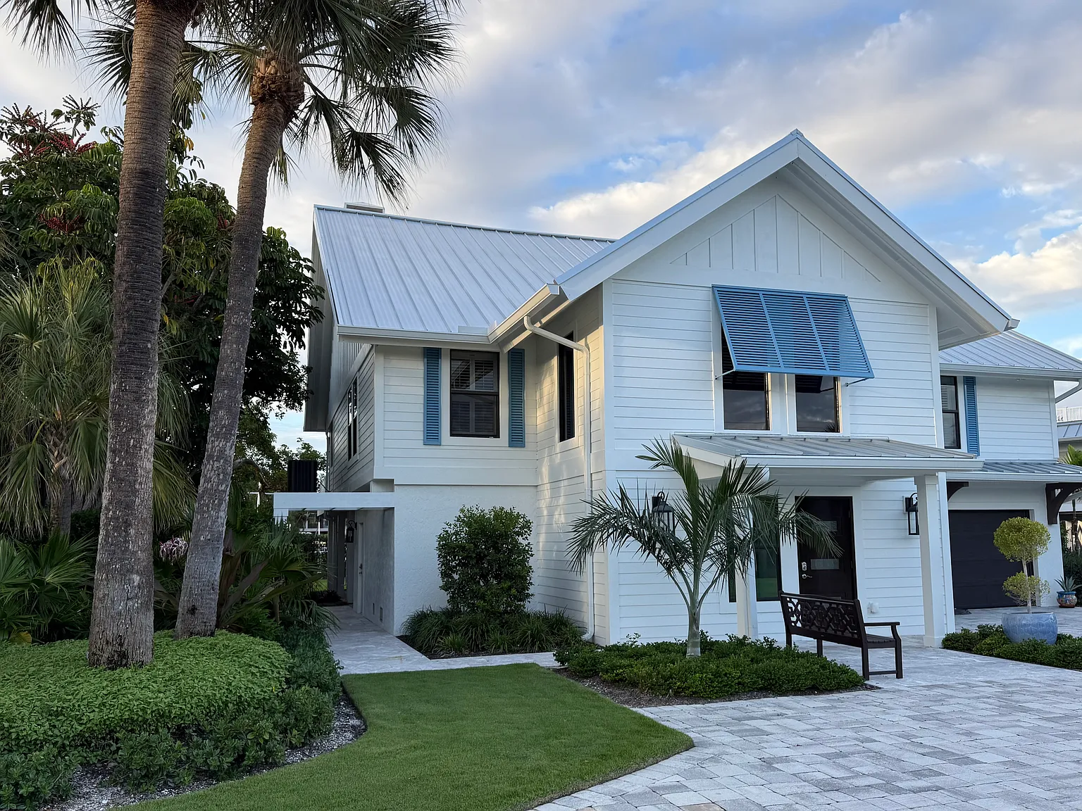 500 Periwinkle Way — Photo 3