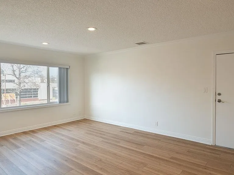 14857 Hartsook St #6 — Photo 12