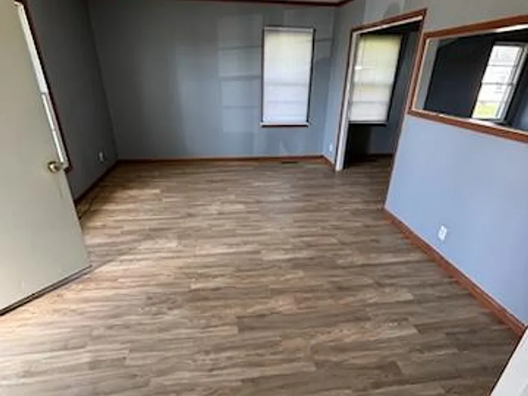 5600 W Kilgore Ave — Photo 2