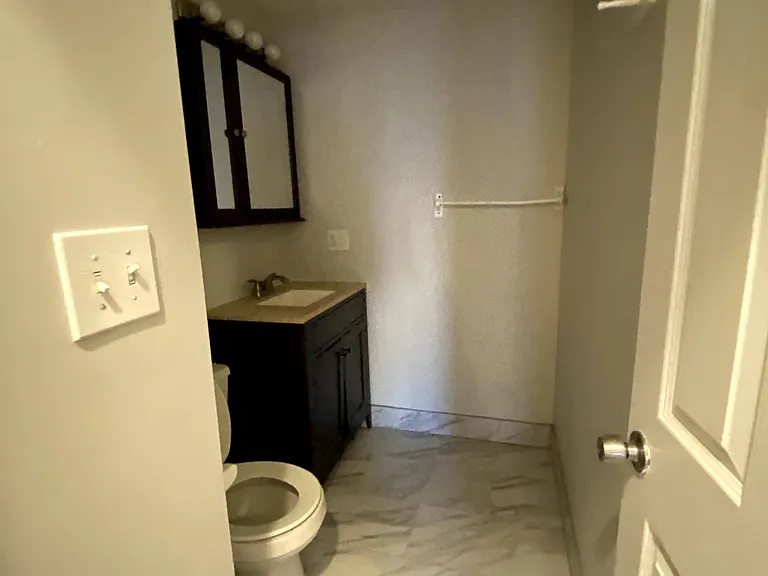 142 Chiswick Rd — Photo 7