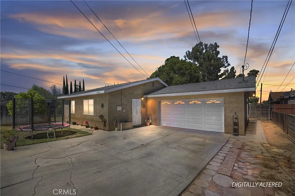 2 bed, 1.5 bath, 891 sqft, $2,350 — Photo 1