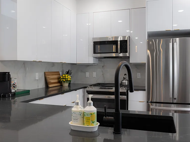 39 Boyd Ave #A — Photo 8
