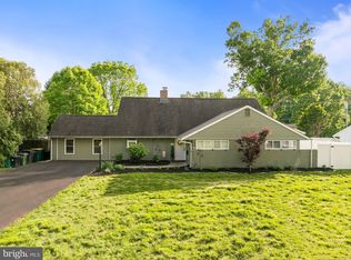 30 Roving Rd, Levittown, PA 19056