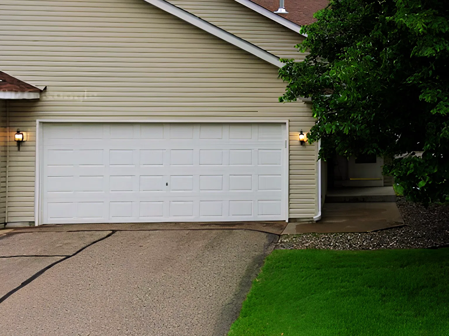3 bed, 1749 sqft, $2,400 — Photo 1