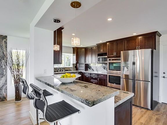 5th image of 1048 Alexandria Dr