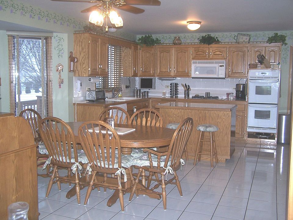 2nd image of 19541 Bedford Ln