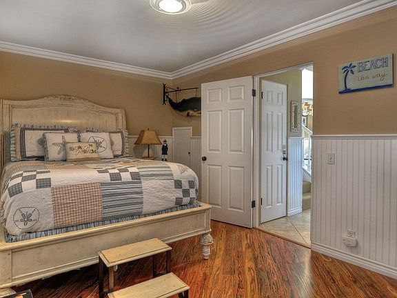 downstairs guest bedroom queen bed