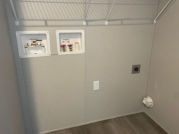 5th image of 373 English Oak Ln #373