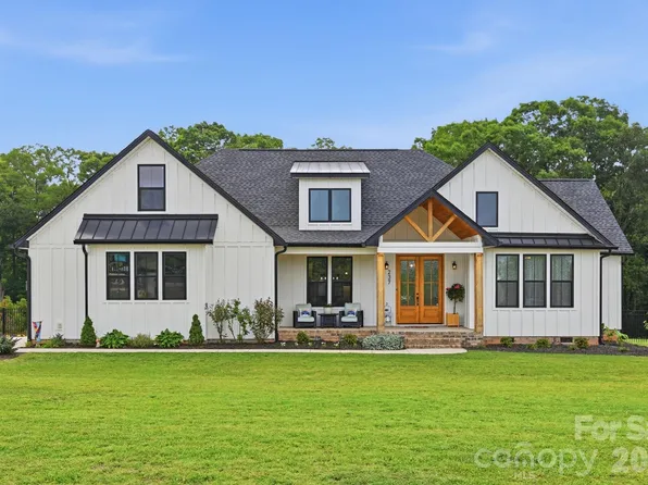237 Triple Ponds Ct, Clover, SC 29710