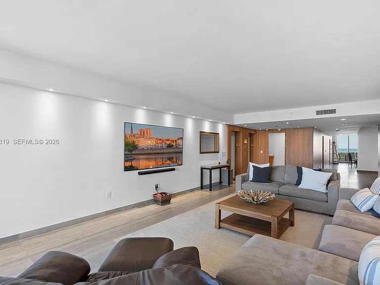 1600 SW 1st Ave #714 — Photo 2