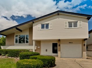 9901 N Huber Ln, Niles, IL 60714