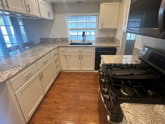 3rd image of 9206 Lariat Ln