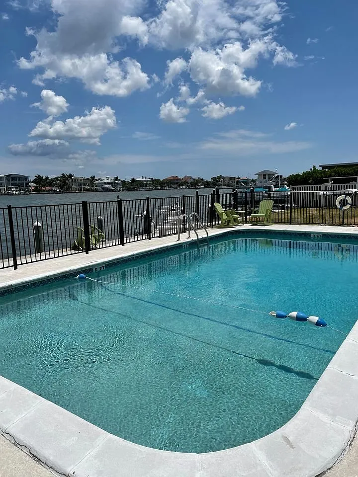 2 bed, 960 sqft, $2,300 — Photo 1