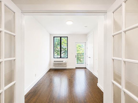 4th image of 55 Stanhope St #3R