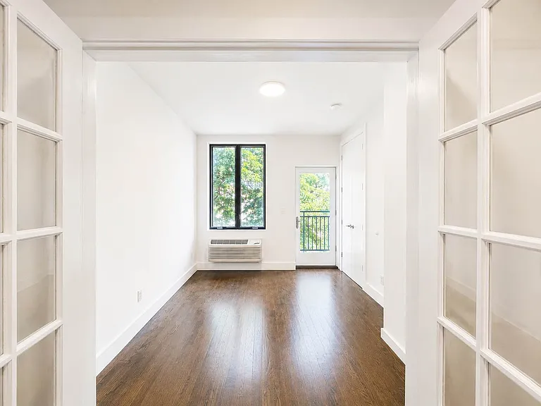 55 Stanhope St #3R — Photo 4