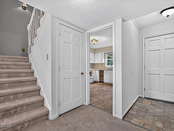4th image of 833 Kensington Dr