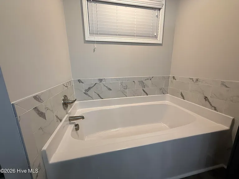 406 Ames St — Photo 10