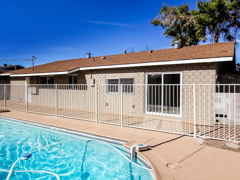 8301 E Turney Ave — Photo 15