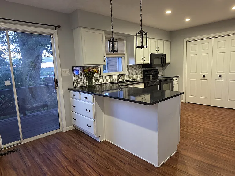 Kitchen dining area
