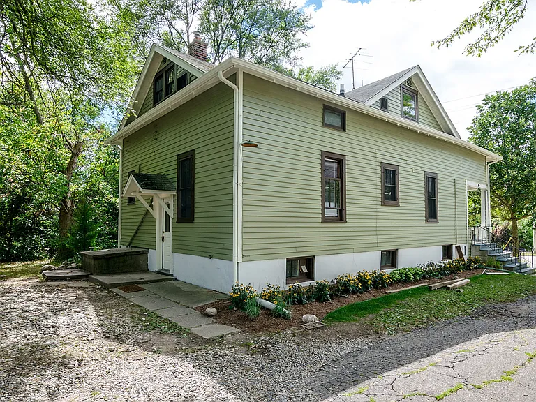 2455 S Main St — Photo 16