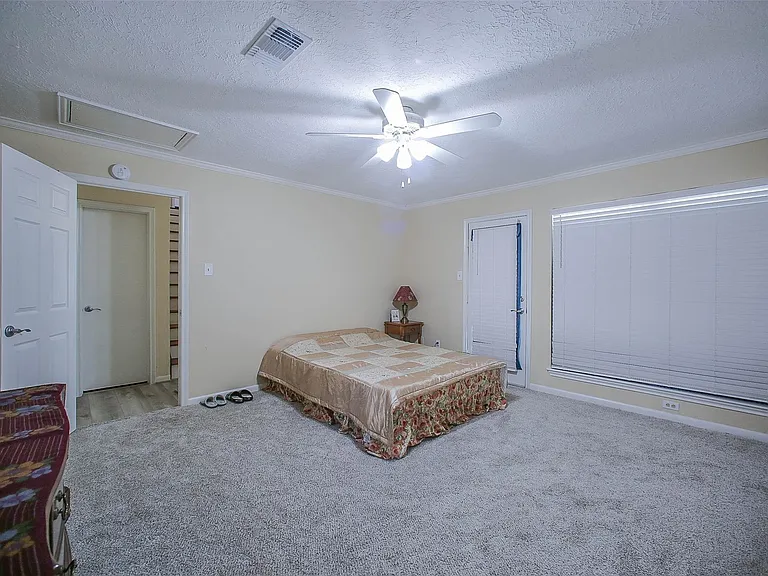 9511 Sharpcrest St — Photo 16