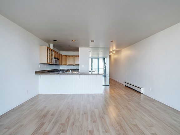 5th image of 454 Lombard St APT 3