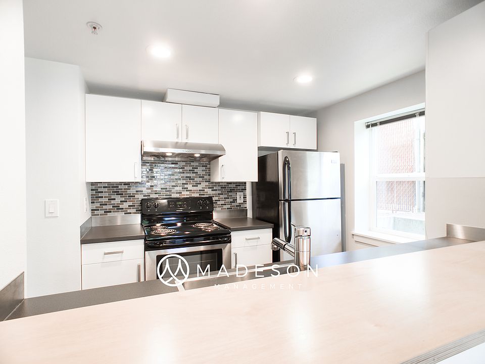 1st image of 804 NW Market St APT C