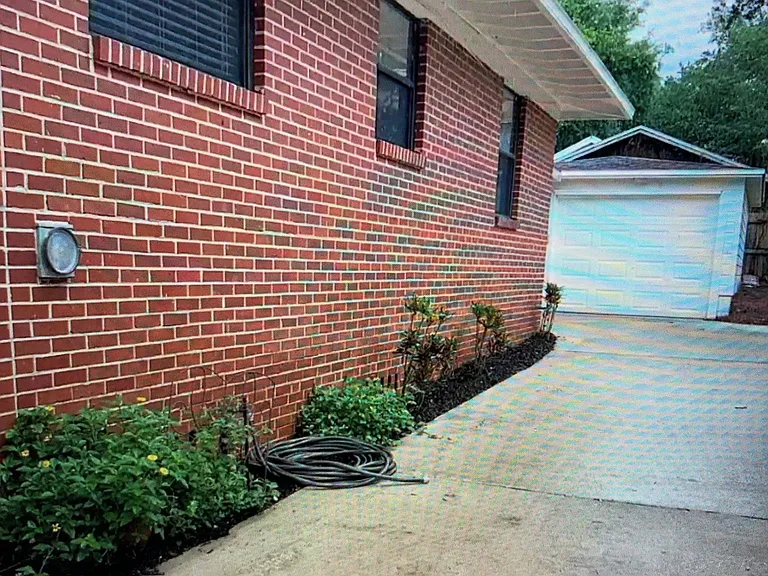 3637 Richmond St — Photo 30
