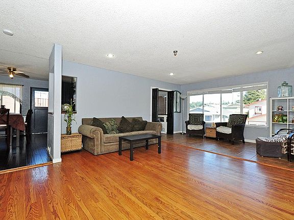 2nd image of 3921 Moulton Dr
