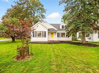 129 Shorewood Dr, Rochester, NY 14617