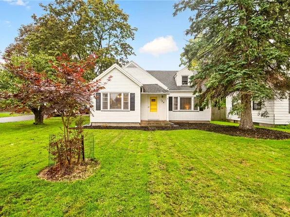 129 Shorewood Dr, Rochester, NY 14617