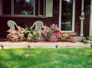 6631 Davis St, Brighton, MI