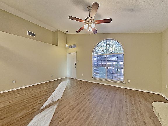 3rd image of 4924 Green Hollow Dr