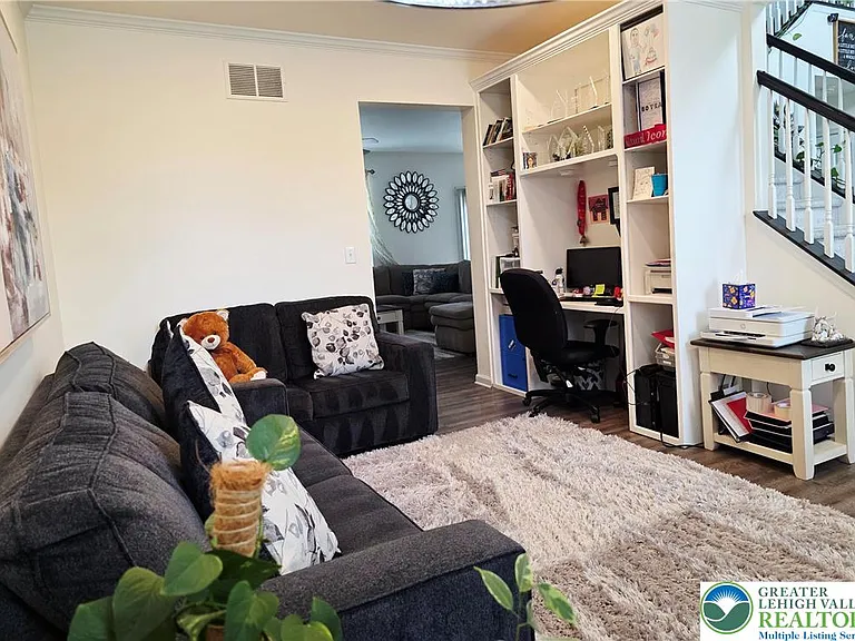 1052 Kingston Ln — Photo 18