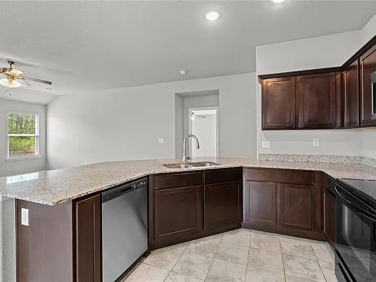 313 Woodcreek St — Photo 6