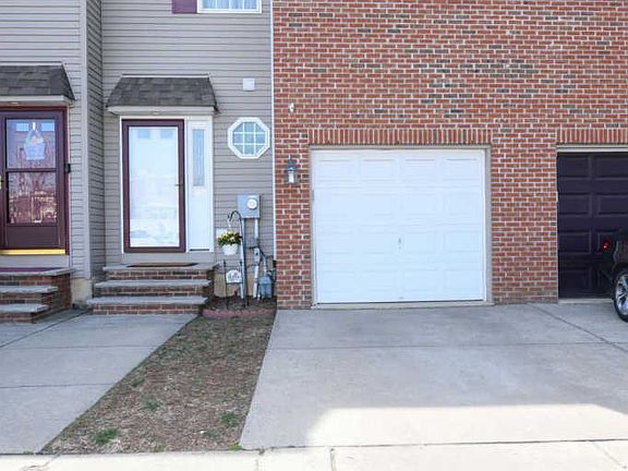3rd image of 2714 E Juniata St