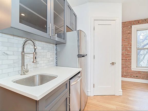 4th image of 42 Grove St APT 5E