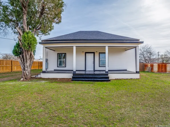 818 BEECH ST, Jourdanton, TX 78026