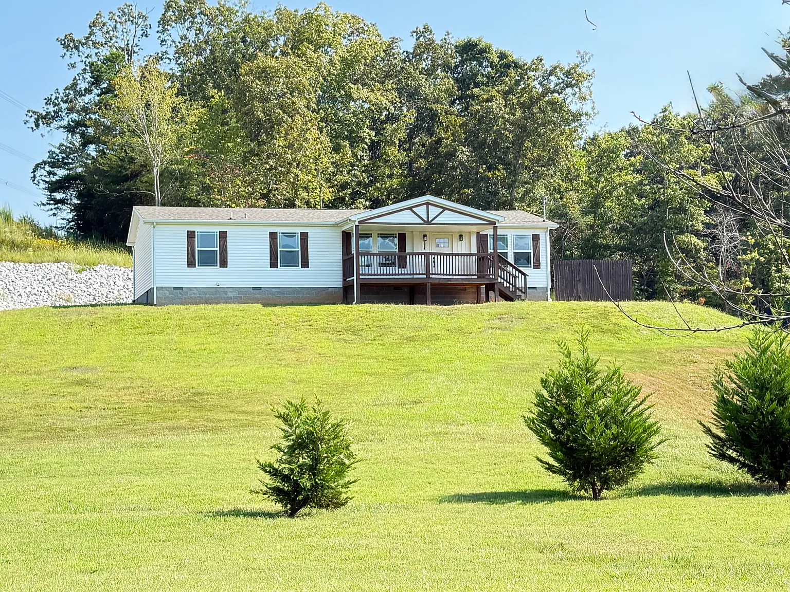 3 bed, 1568 sqft, $2,100 — Photo 2