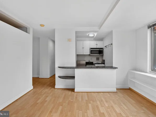 1111 Arlington Blvd APT 213, Arlington, VA 22209