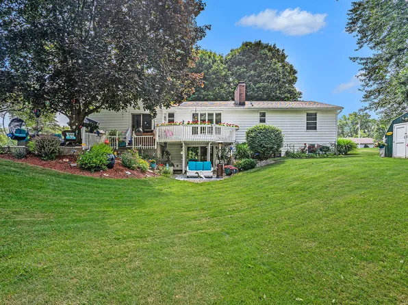 7075 Bouman Dr, Middleville, MI 49333