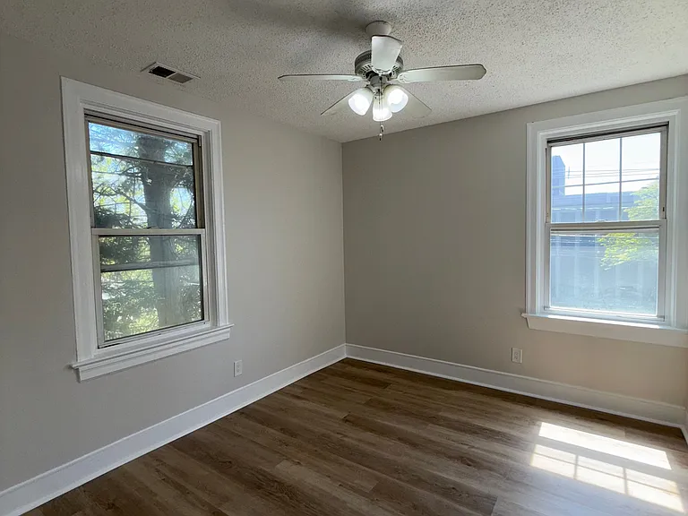 450 Rutherford Ave — Photo 11