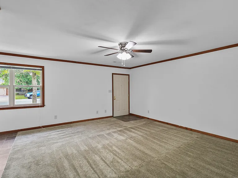 1405 Wilshire Cir — Photo 4