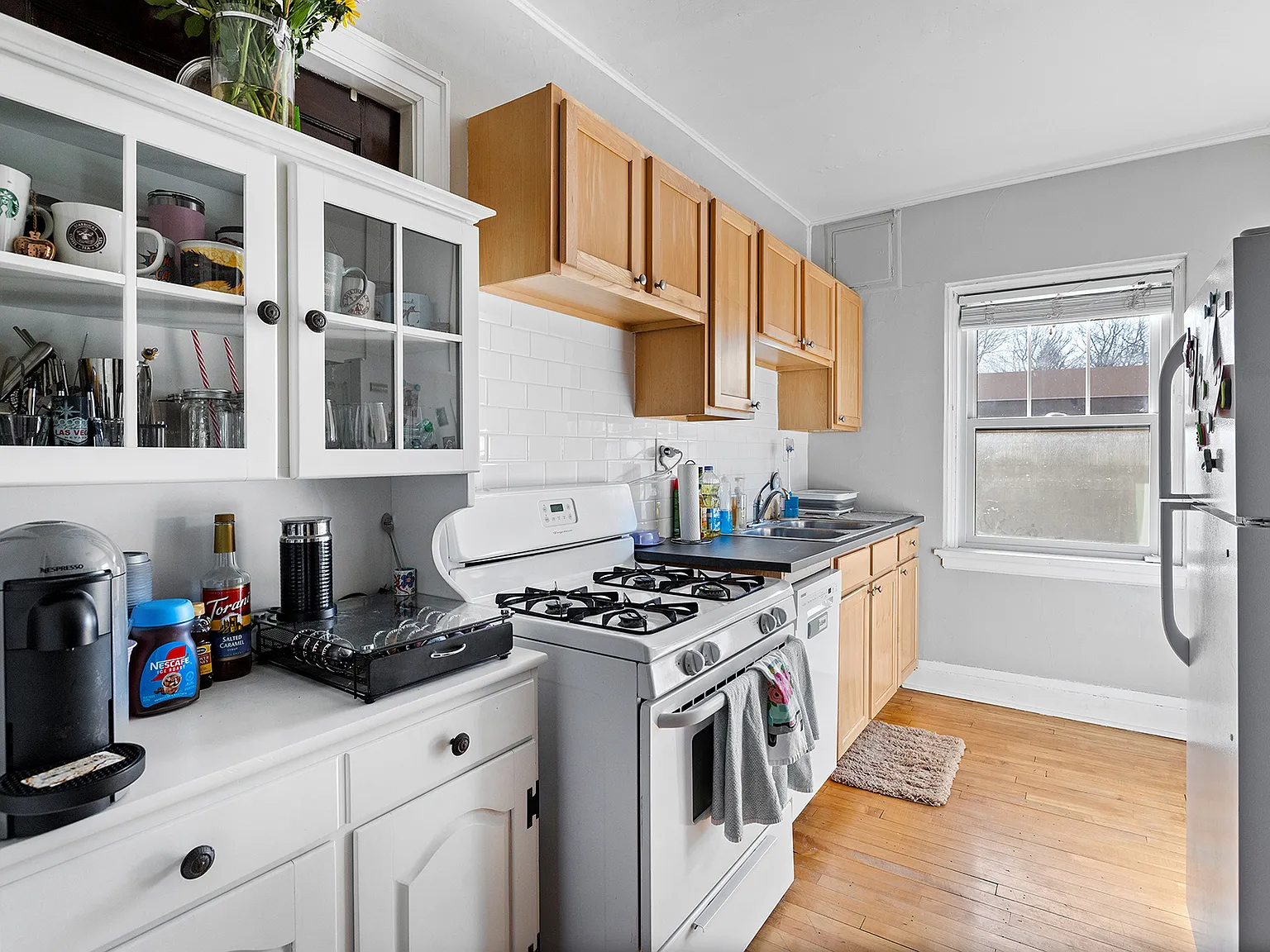 Oxford Apartments — Photo 3